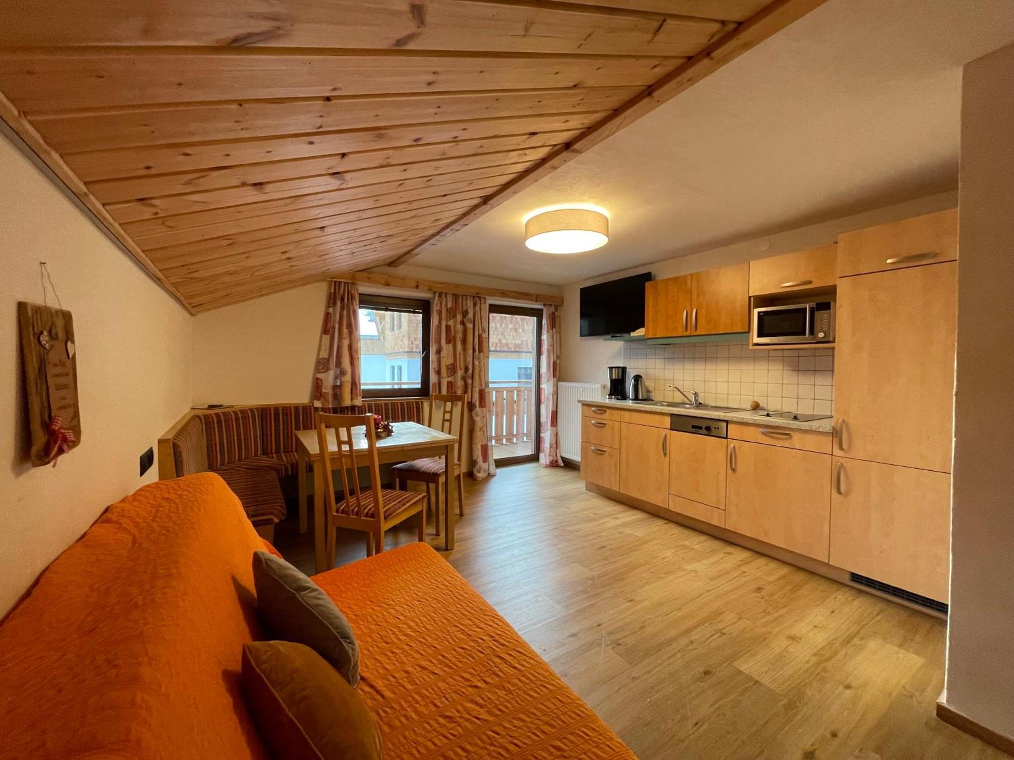 Haus Walch Bed & Breakfast Elbigenalp Bilik gambar