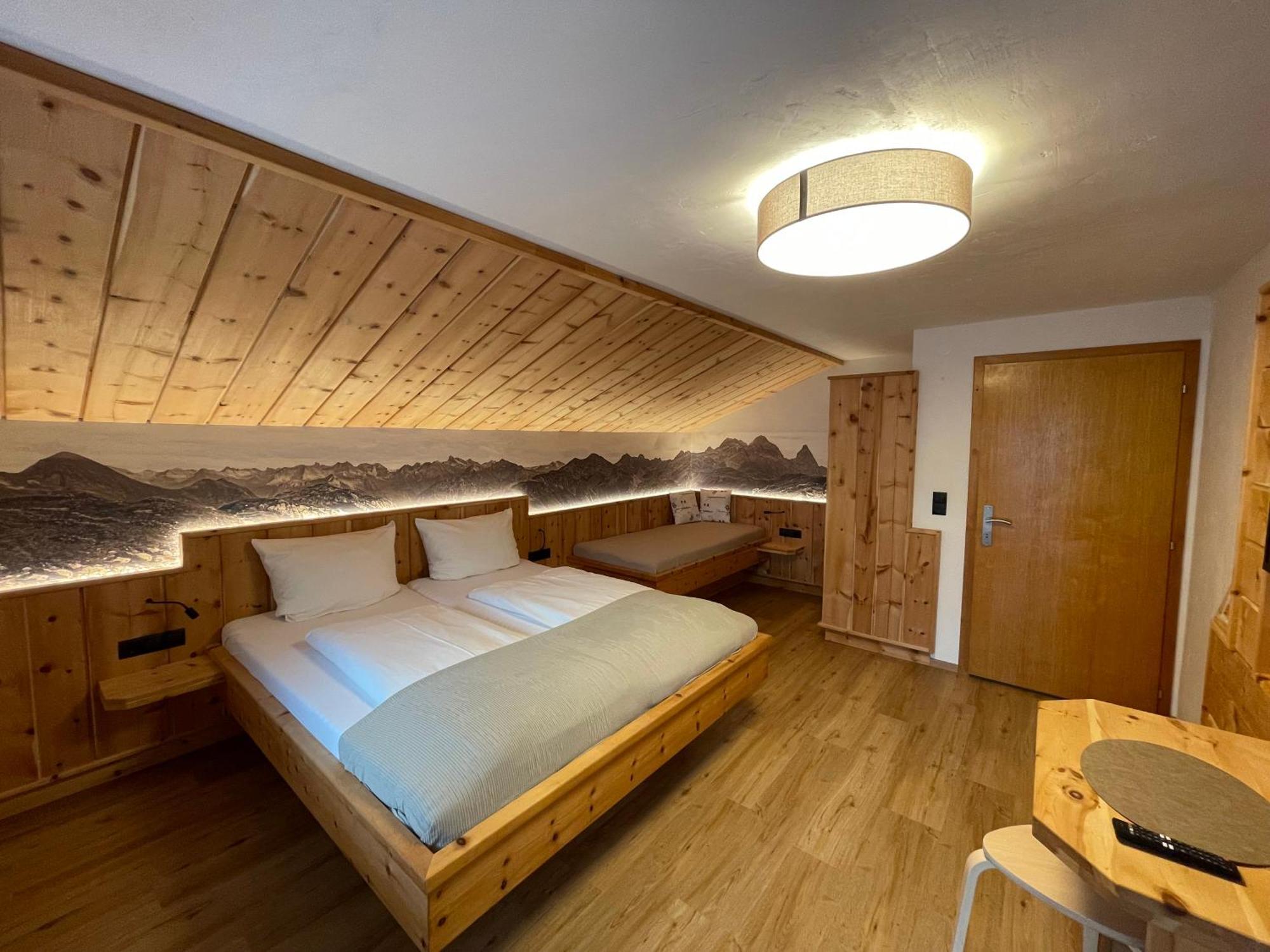 Haus Walch Bed & Breakfast Elbigenalp Bilik gambar