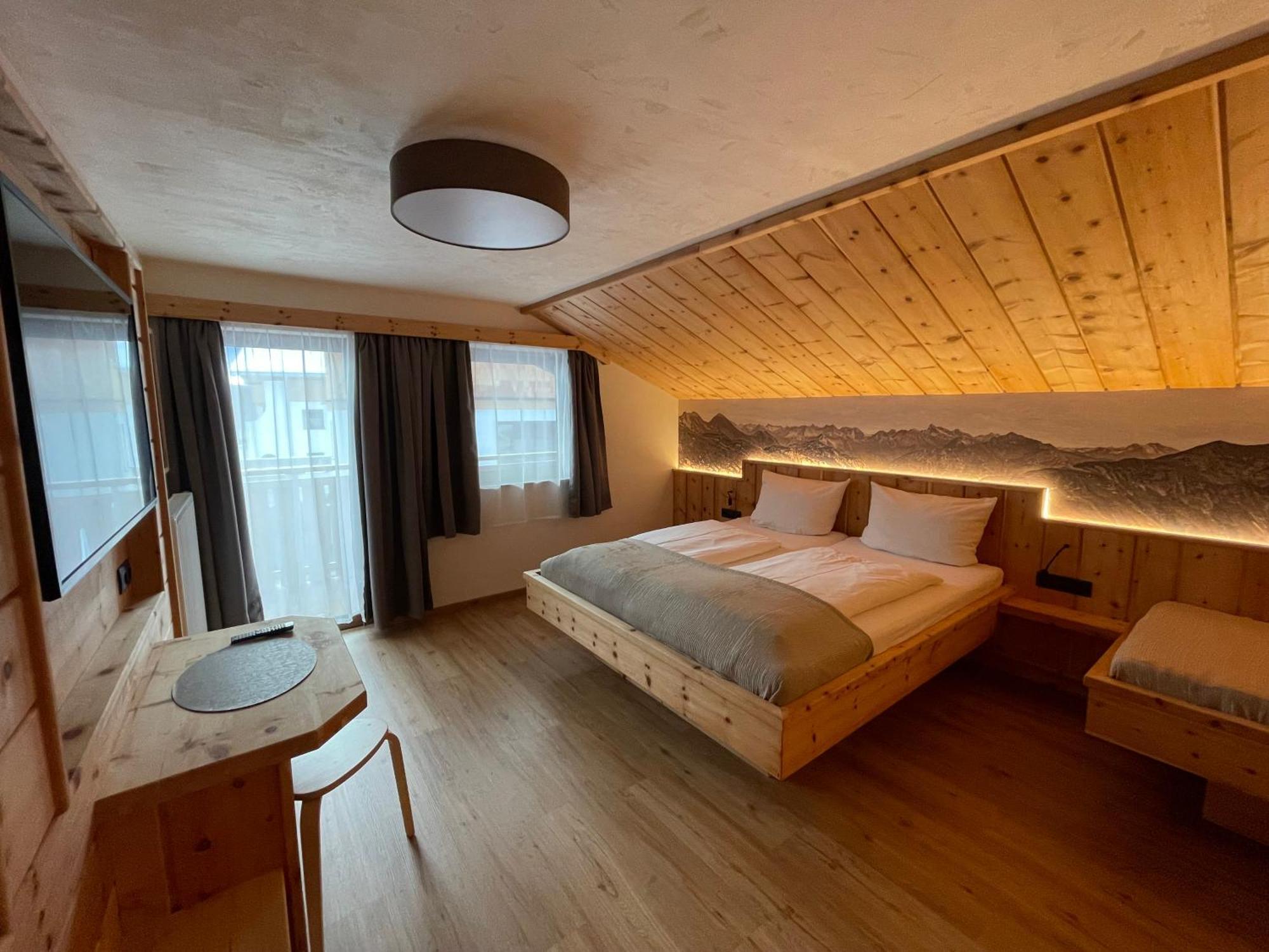 Haus Walch Bed & Breakfast Elbigenalp Bilik gambar