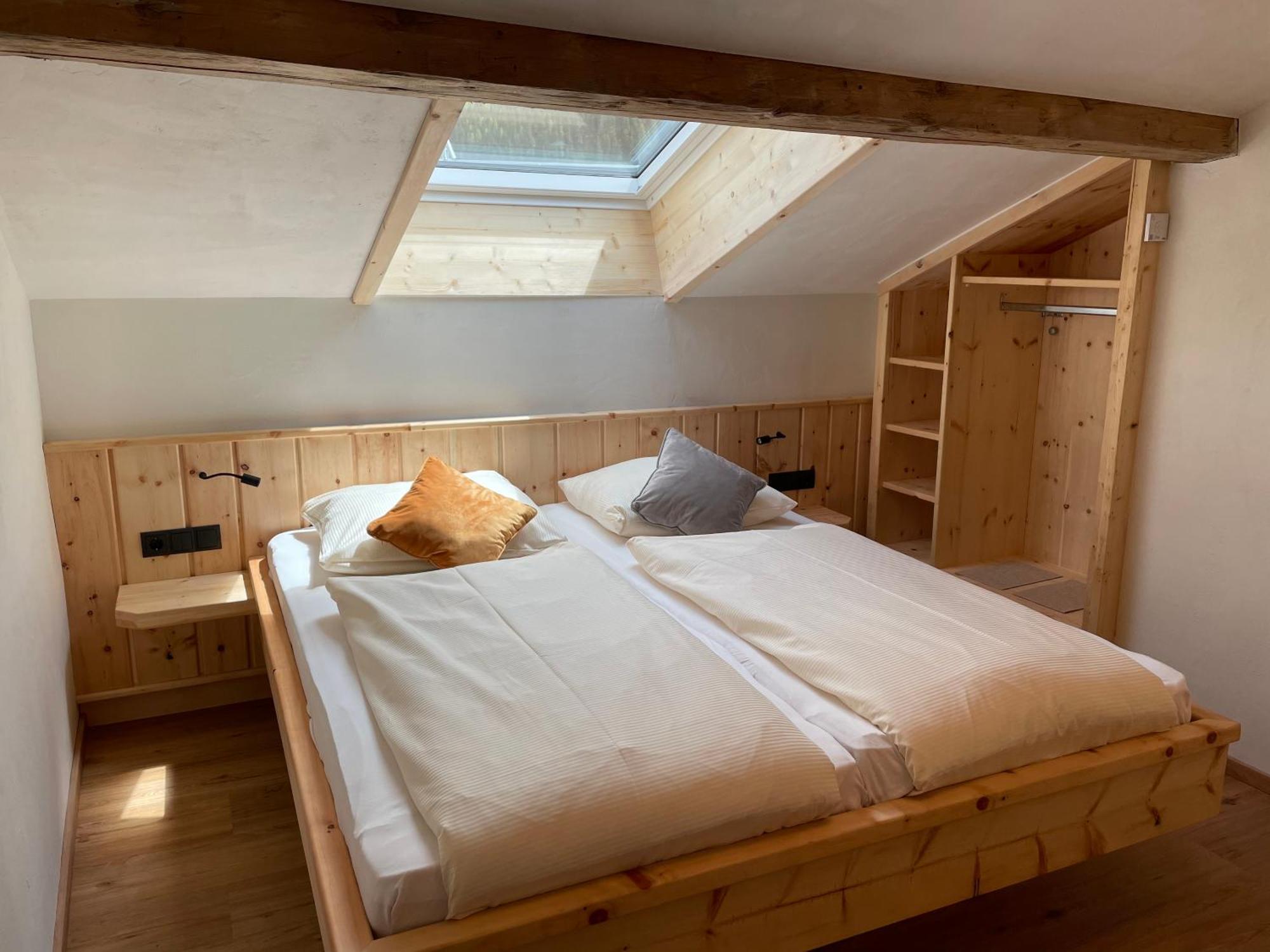 Haus Walch Bed & Breakfast Elbigenalp Bilik gambar
