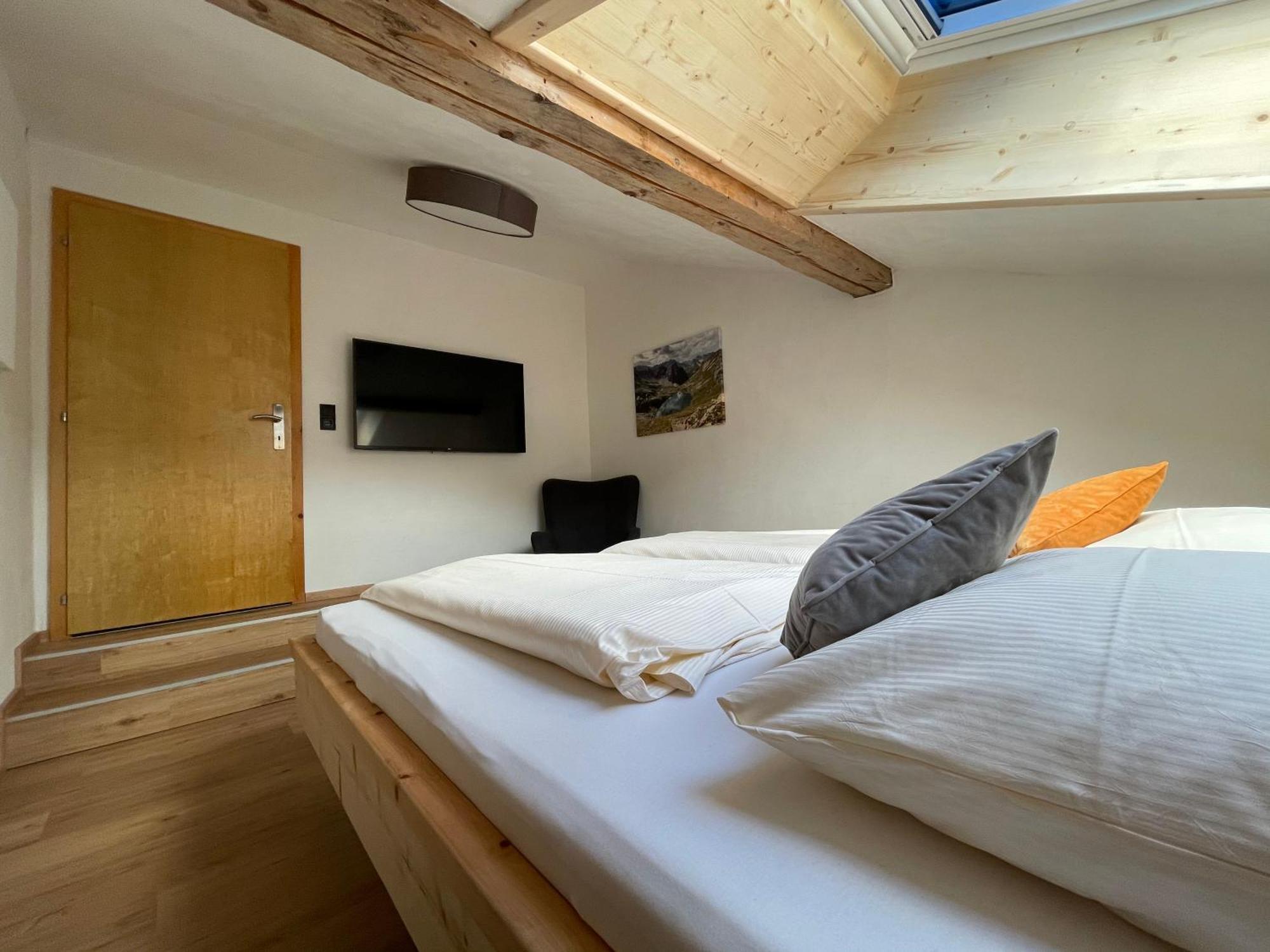 Haus Walch Bed & Breakfast Elbigenalp Bilik gambar